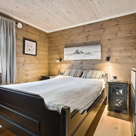 Centrally Located Holiday At Strandafjellet 아파트
